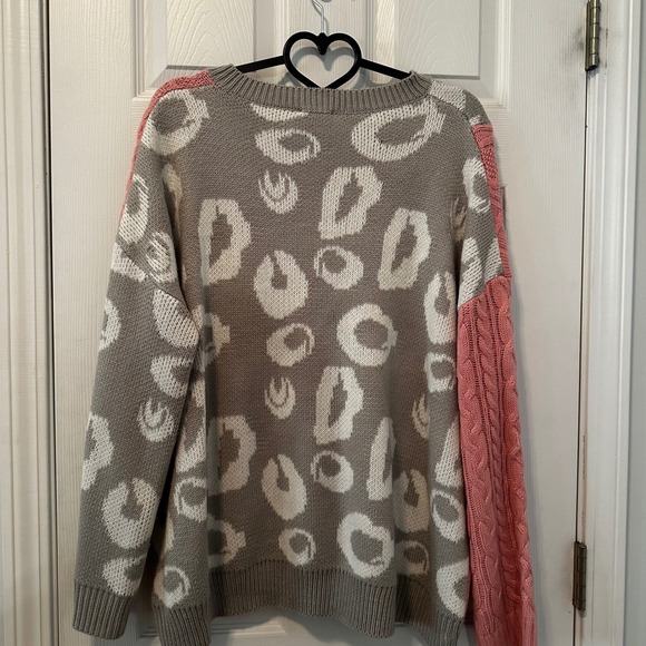 BiBi XL Pink Gray Leopard Print Cable Knit V Neck Sweater Women's - Picture 6 of 7